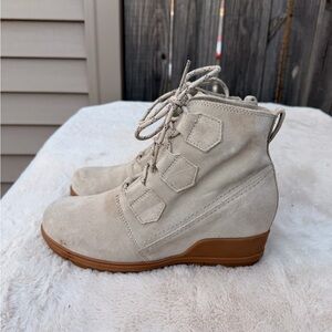 Sorel Evie Lace Boot size 8.5